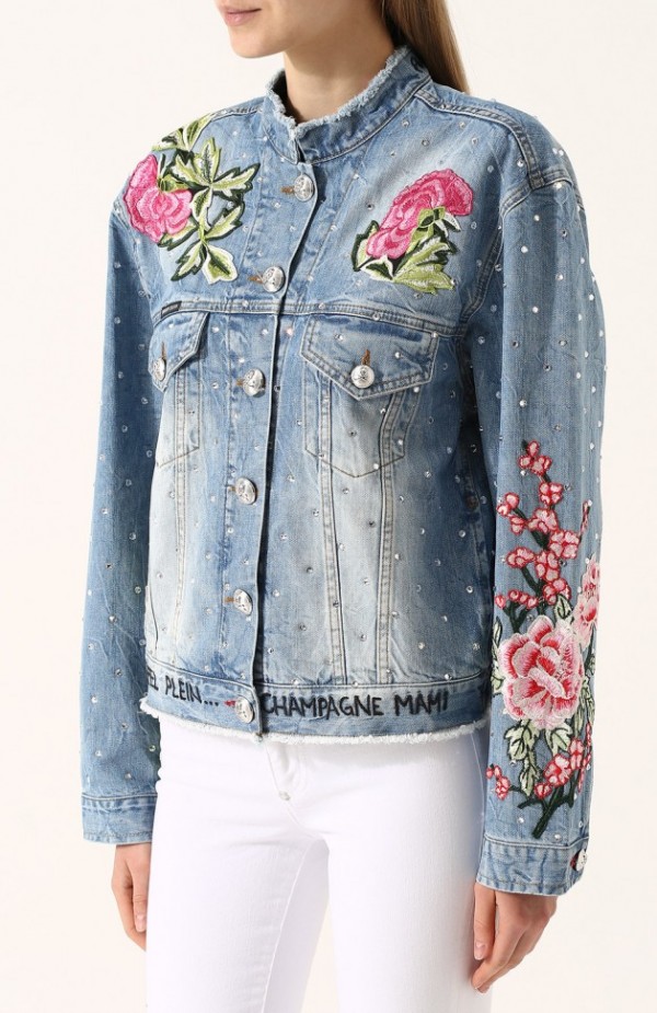 Джинсовая куртка с потертостями и вышивкой